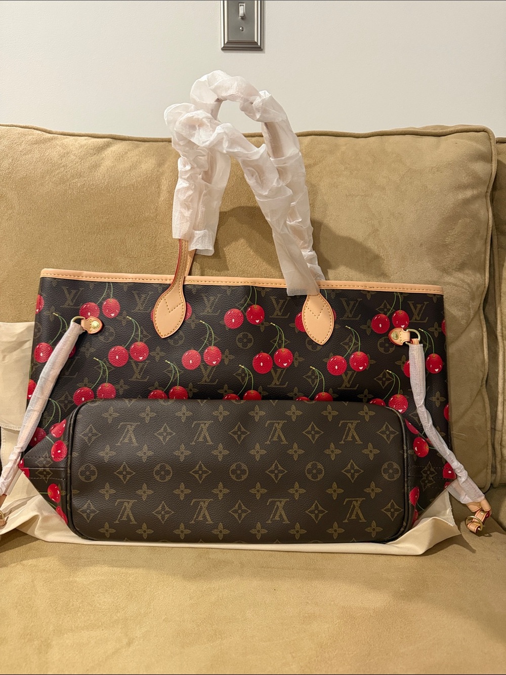 LV Cherry Monogram Neverfull MM - Brown & Red - Picture 2 of 3
